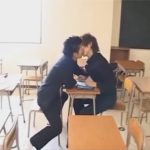 【セックスゲイ動画】追試中の教室で可愛い童貞の後輩のアナルバージンを奪うリーゼントの先輩ww