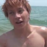 【フェラチオゲイ動画】筋肉が浮き出まくったスジ筋イケメンが海水浴場でゴーグルマンに可愛がられてザーメン発射ww