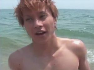 【フェラチオゲイ動画】筋肉が浮き出まくったスジ筋イケメンが海水浴場でゴーグルマンに可愛がられてザーメン発射ww